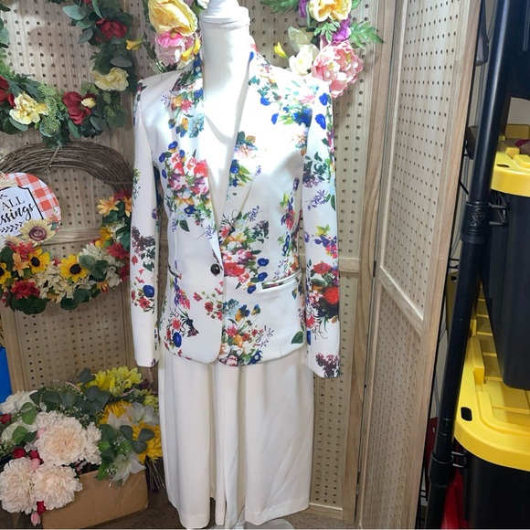 Floral Women's Blazer - Picture 2 of 10